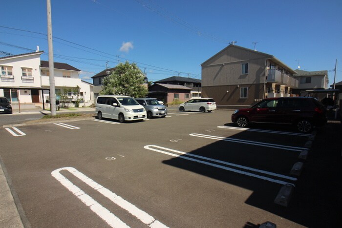 物件外観写真3　(駐車場)