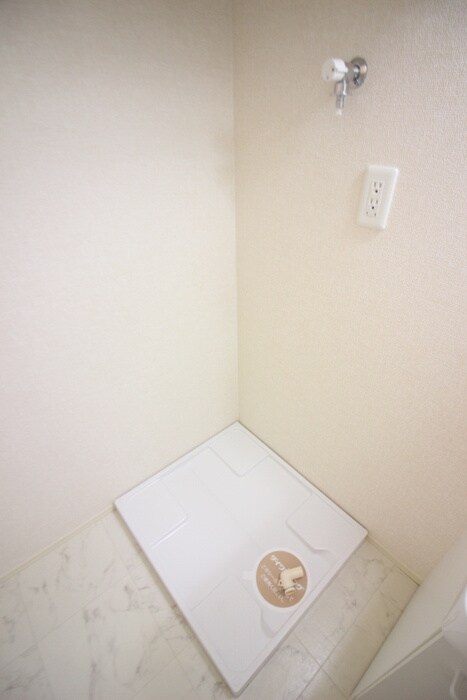 物件内観写真14　(洗濯機置場)