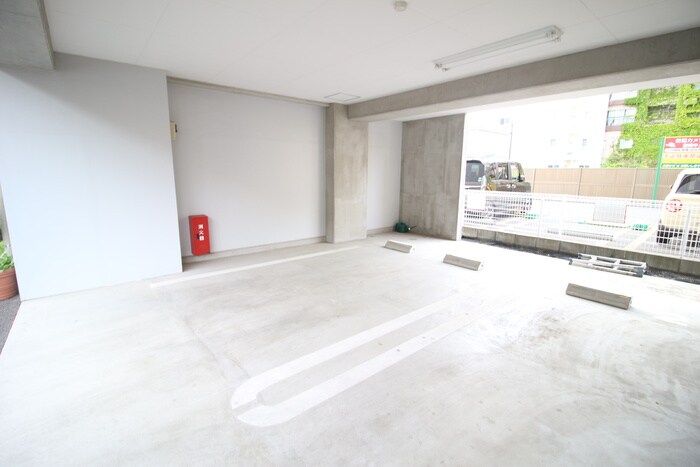 物件外観写真4　(駐車場)