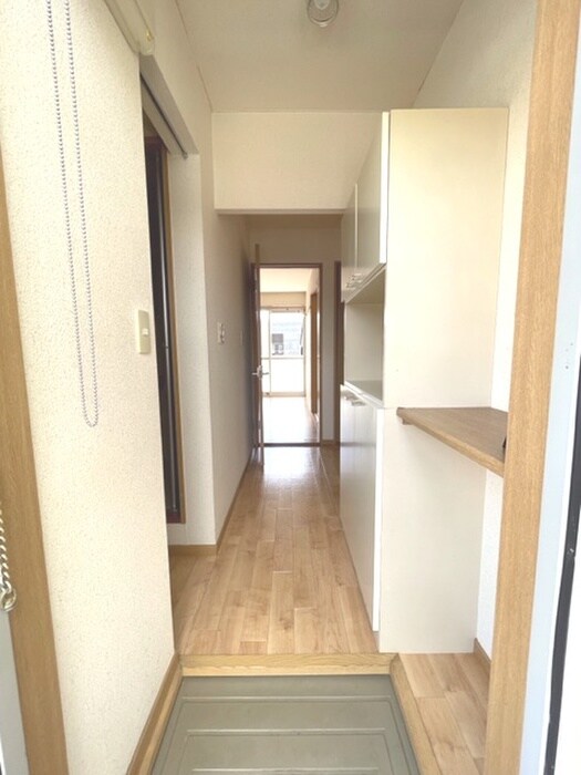 物件内観写真10　(玄関)