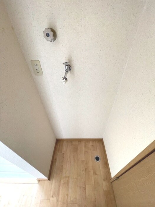 物件内観写真16　(洗濯機置場)