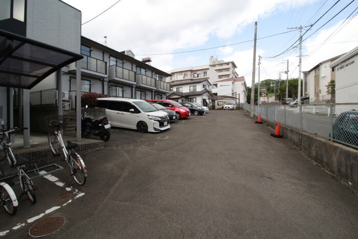 物件外観写真3　(駐車場)