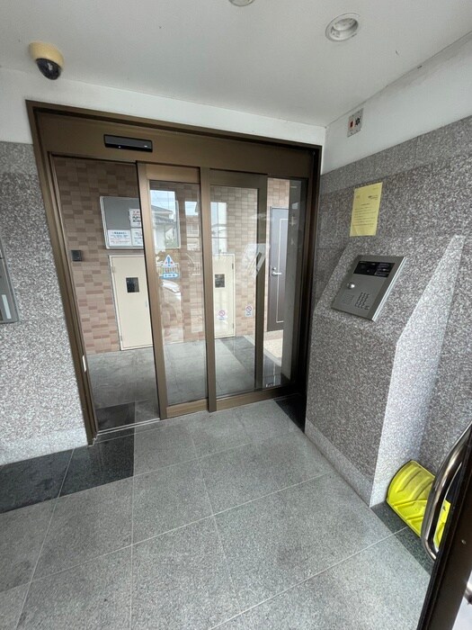 物件外観写真4　(エントランス部分)