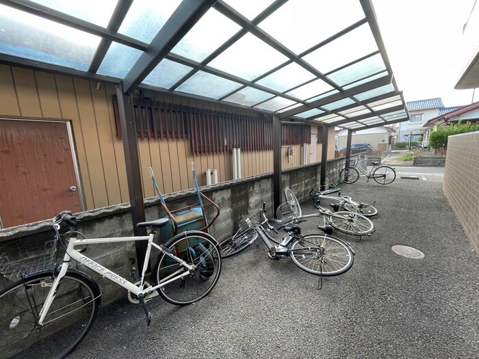 物件外観写真5　(駐輪場)