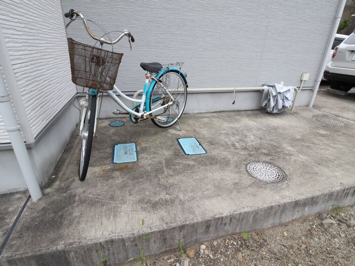 物件外観写真6　(駐輪場)
