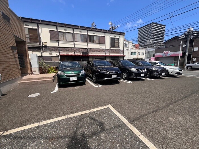 物件外観写真6　(駐車場)