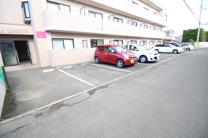 物件外観写真3　(駐車場)