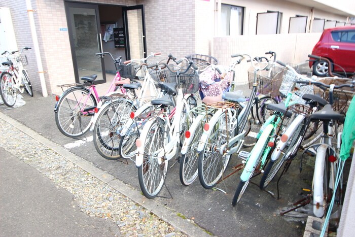 物件外観写真4　(駐輪場)