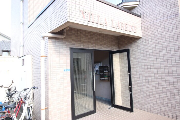 物件外観写真5　(エントランス部分)