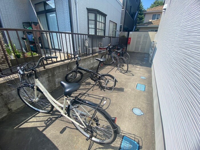 物件外観写真4　(駐輪場)