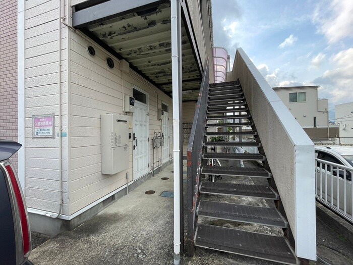 物件外観写真4　(エントランス部分)