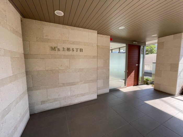 物件外観写真3　(エントランス部分)