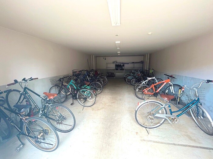 物件外観写真6　(駐輪場)