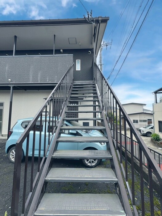 物件外観写真3　(エントランス部分)