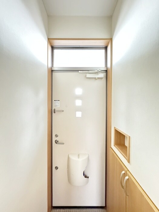 物件内観写真16　(玄関)