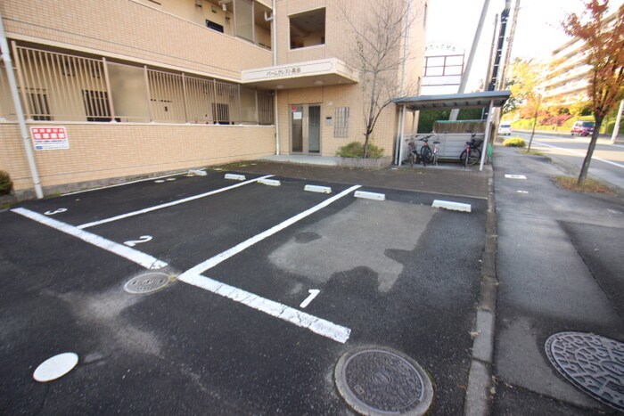 物件外観写真6　(駐車場)