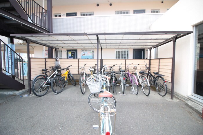 物件外観写真4　(駐輪場)