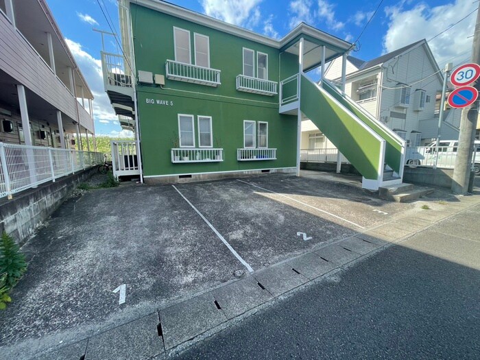 物件外観写真2　(駐車場)