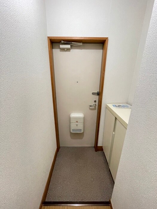 物件内観写真16　(玄関)