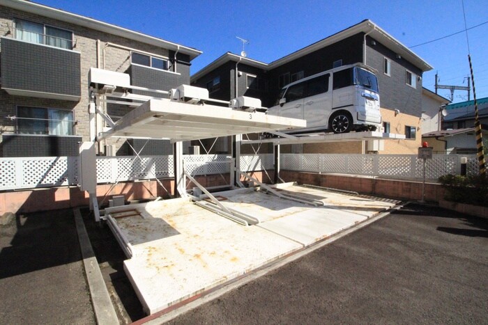 物件外観写真4　(駐車場)