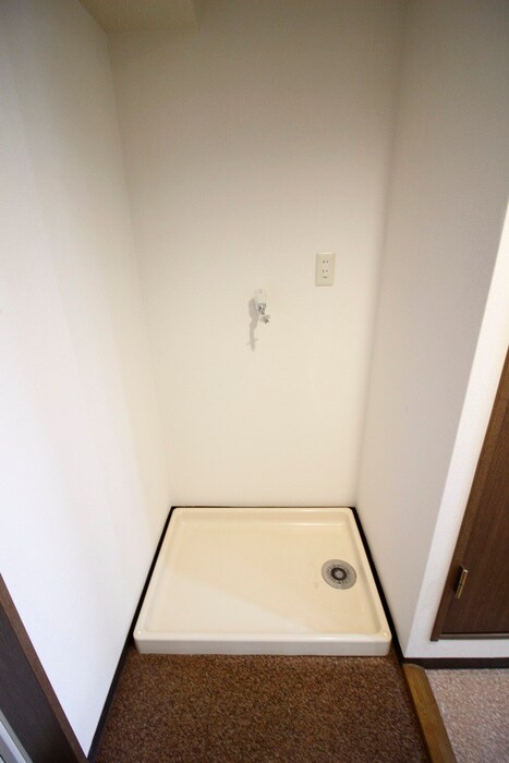 物件内観写真15　(洗濯機置場)