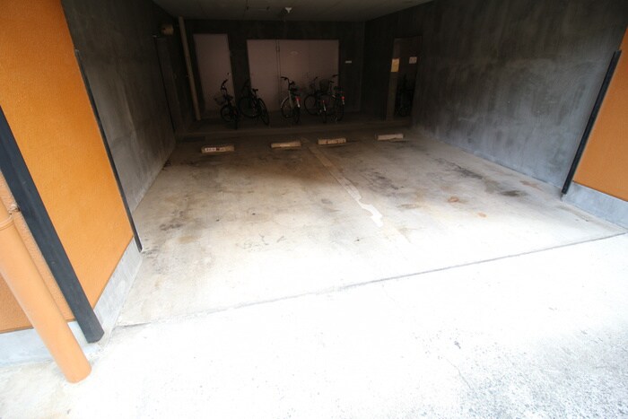 物件外観写真4　(駐車場)