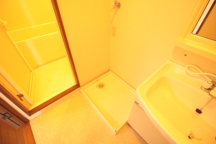 物件内観写真14　(洗濯機置場)