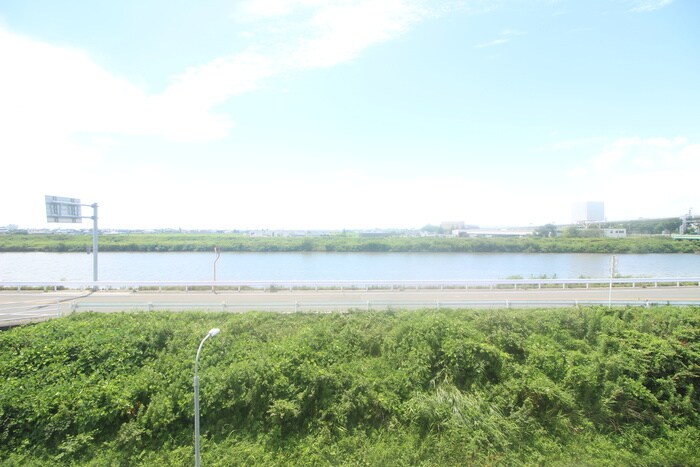 物件内観写真20　(室内からの展望)