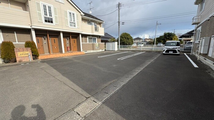 物件外観写真4　(駐車場)