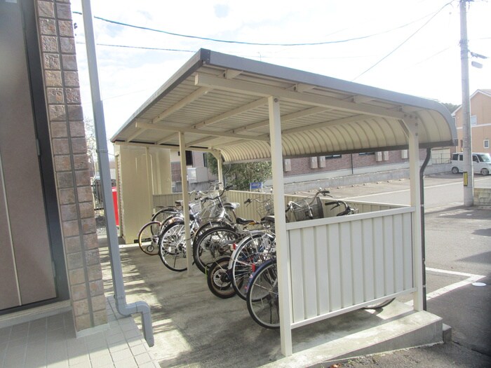 物件外観写真4　(駐輪場)