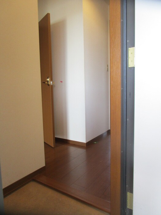 物件内観写真10　(玄関)
