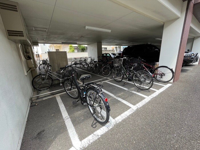 物件外観写真6　(駐輪場)
