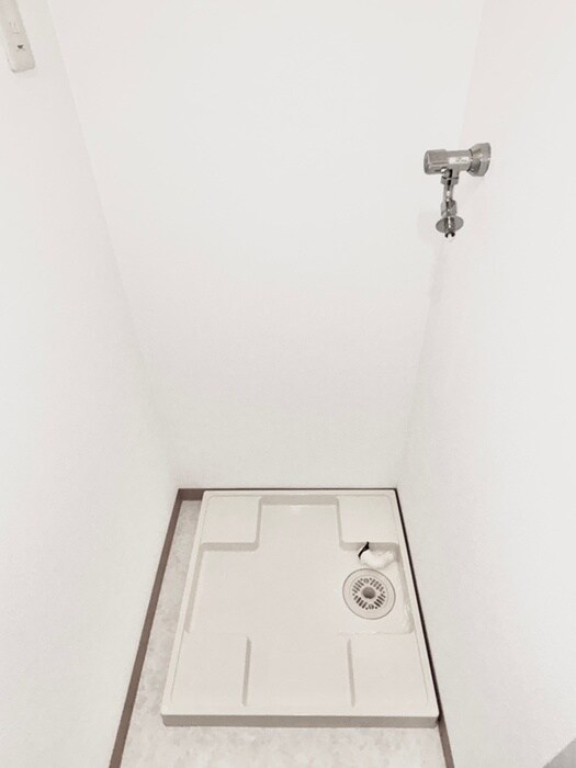 物件内観写真16　(洗濯機置場)