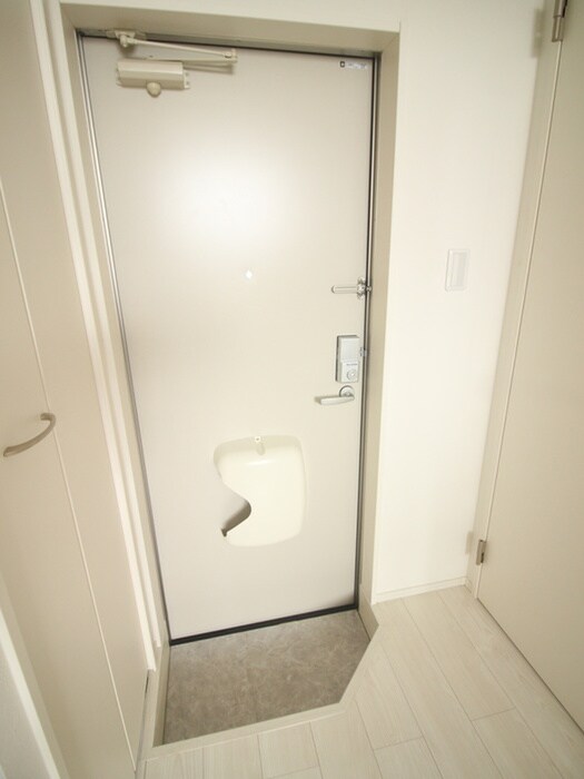 物件内観写真18　(玄関)