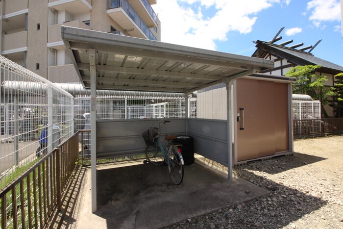 物件外観写真2　(駐輪場)