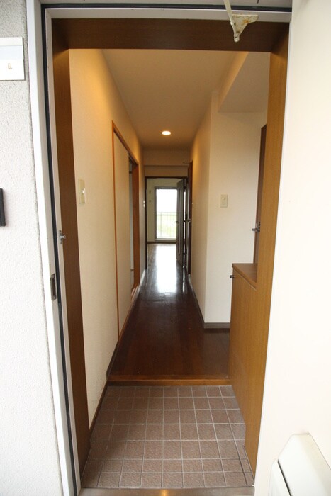 物件内観写真7　(玄関)