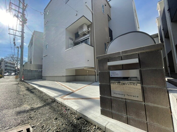 物件外観写真4　(エントランス部分)