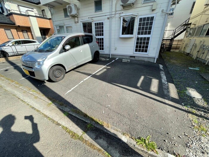 物件外観写真4　(駐車場)