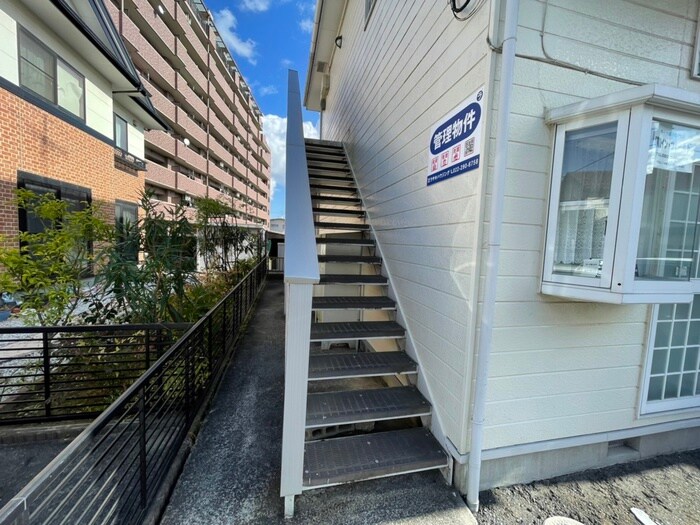 物件外観写真5　(エントランス部分)