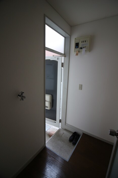 物件内観写真11　(玄関)