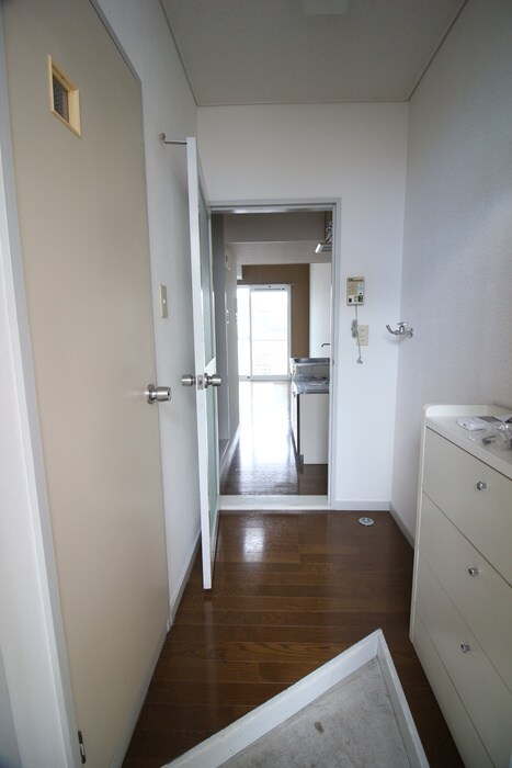 物件内観写真12　(玄関)