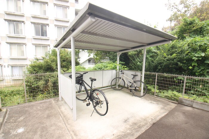 物件外観写真4　(駐輪場)