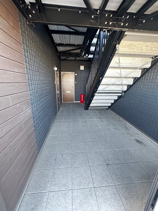 物件外観写真3　(エントランス部分)