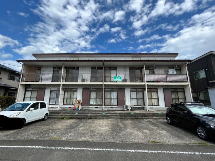 物件外観写真3　(エントランス部分)