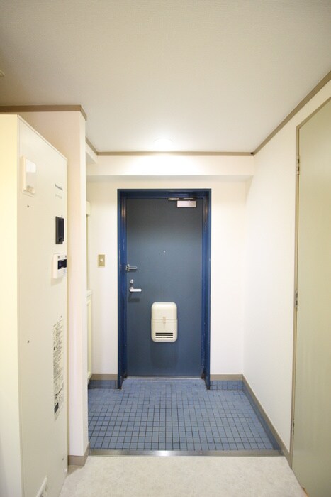 物件内観写真16　(玄関)