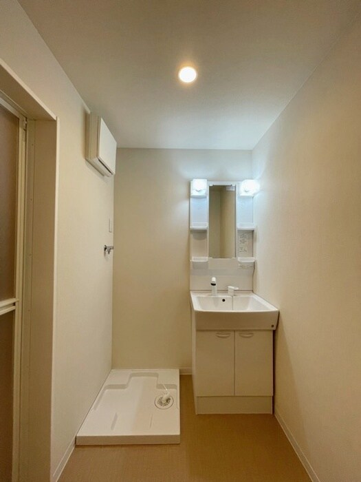 物件内観写真12　(洗濯機置場)