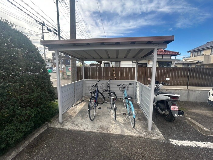 物件外観写真4　(駐輪場)