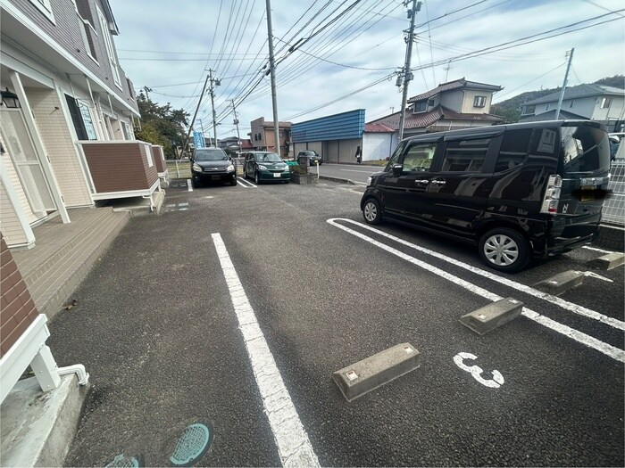 物件外観写真6　(駐車場)