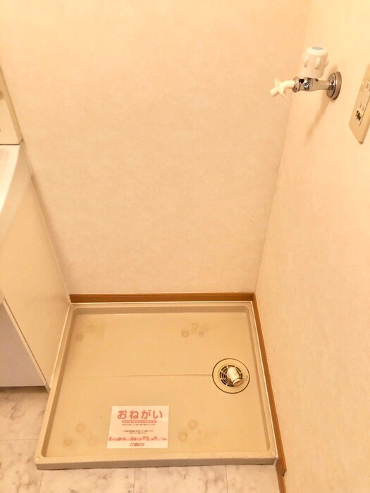 物件内観写真13　(洗濯機置場)