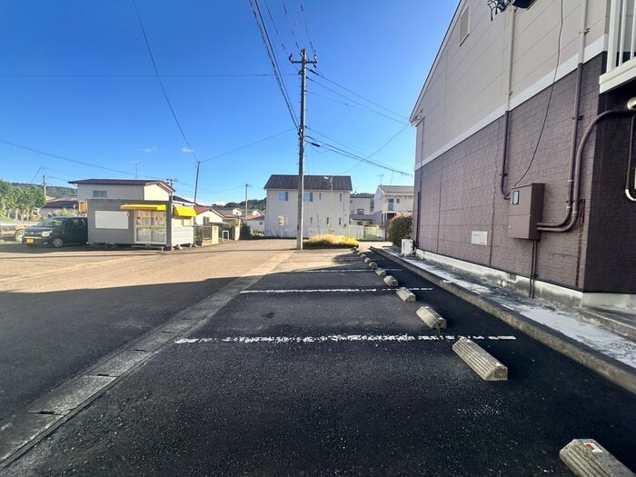 物件外観写真4　(駐車場)